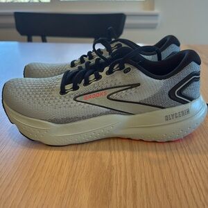 New without box Brooks glycerin 21. Women’s size 10